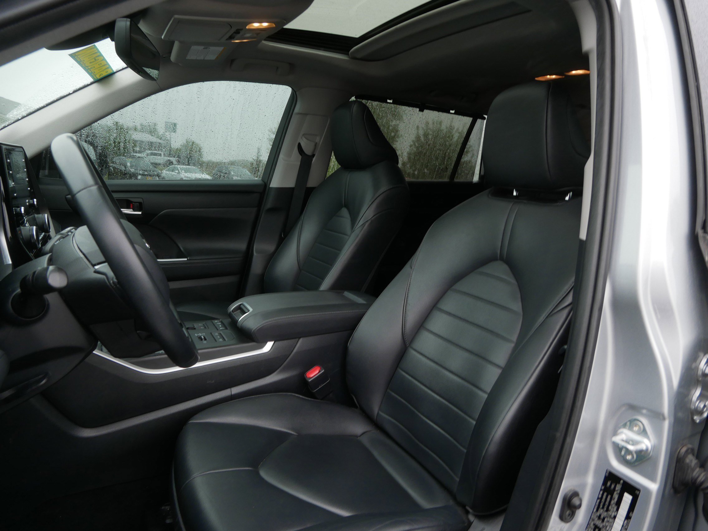 Used 2020 Toyota Highlander XLE AWD/4WD image 20
