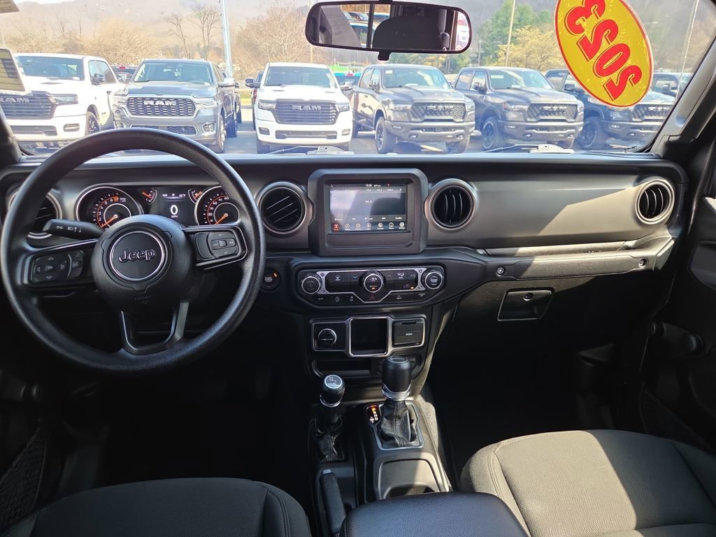 Used 2023 Jeep Gladiator Sport w/ Off Road Group image 15