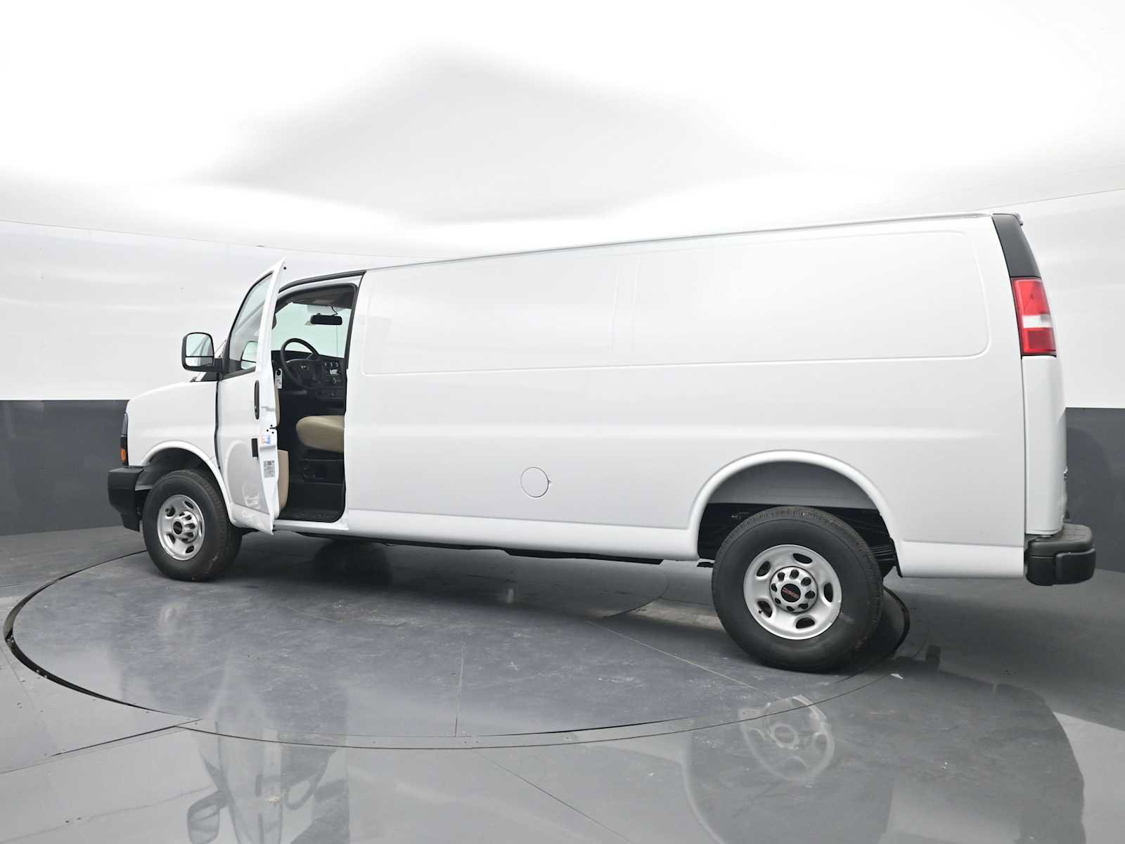 New 2026 GMC Savana 3500 Extended RWD image 42