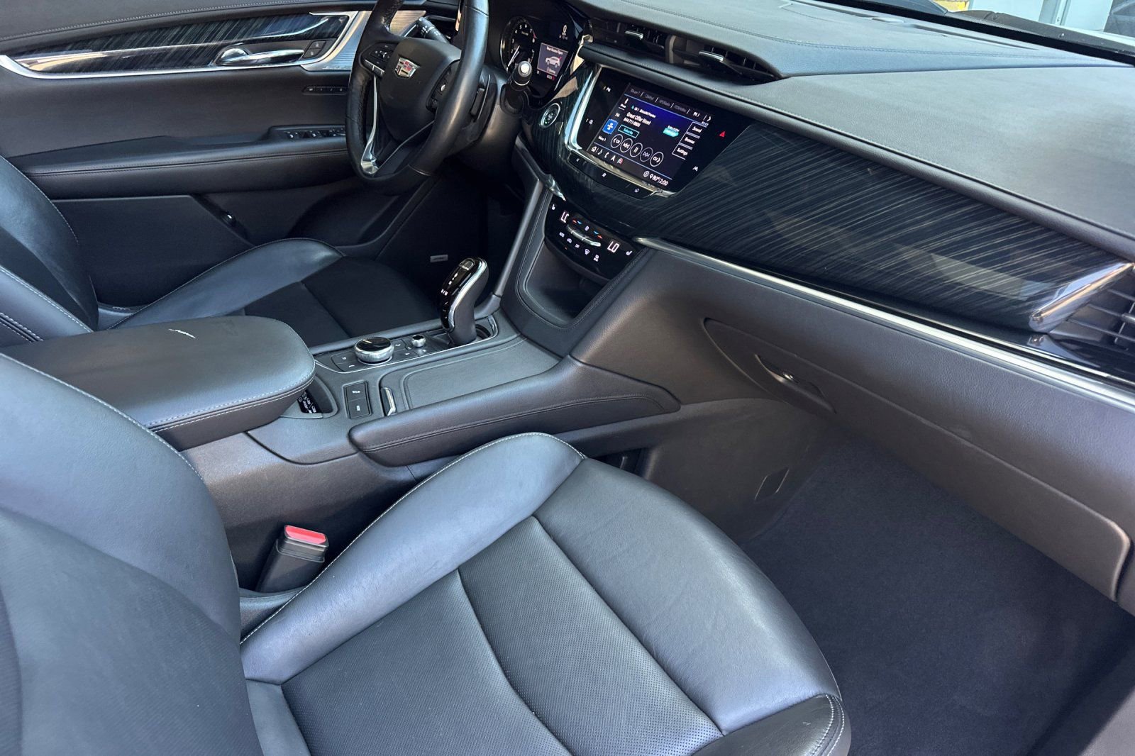 Used 2020 Cadillac XT6 Premium Luxury FWD image 17