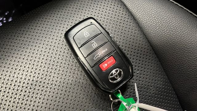Used 2024 Toyota Grand Highlander AWD Hybrid image 21