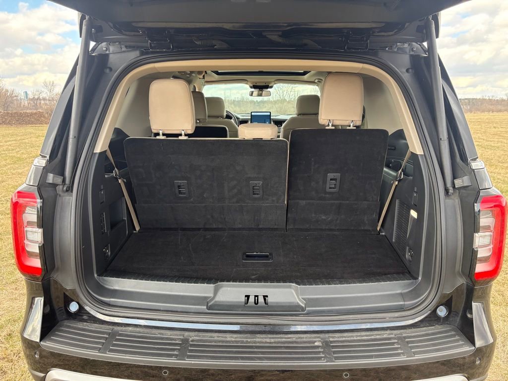 Used 2023 Ford Expedition Limited image 13