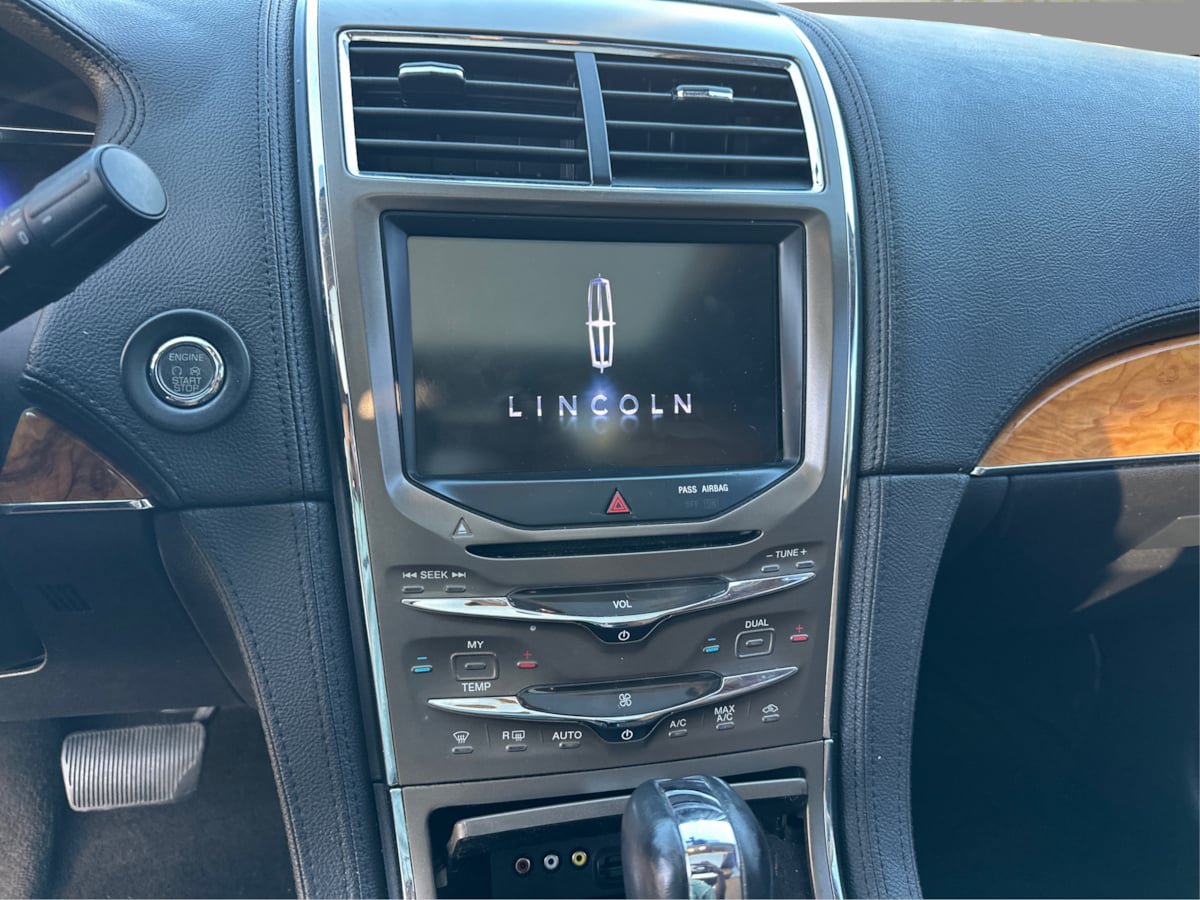 Used 2013 Lincoln MKX AWD image 32