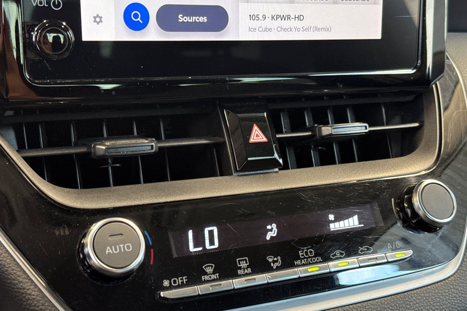 Used 2023 Toyota Corolla LE image 24