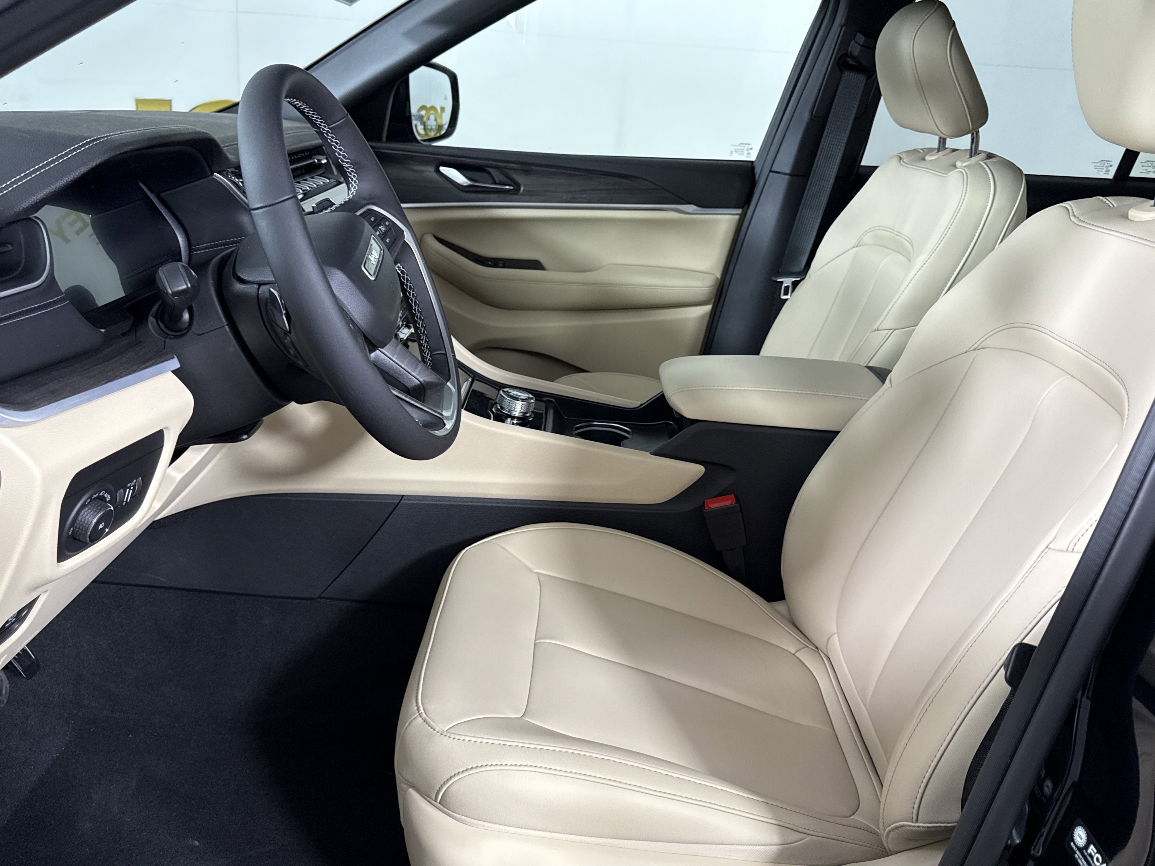 New 2025 Jeep Grand Cherokee Limited w/ Trailer Tow Package image 9