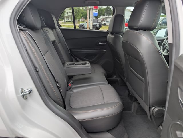 Used 2022 Chevrolet Trax LT w/ LT Convenience Package AWD/4WD image 17