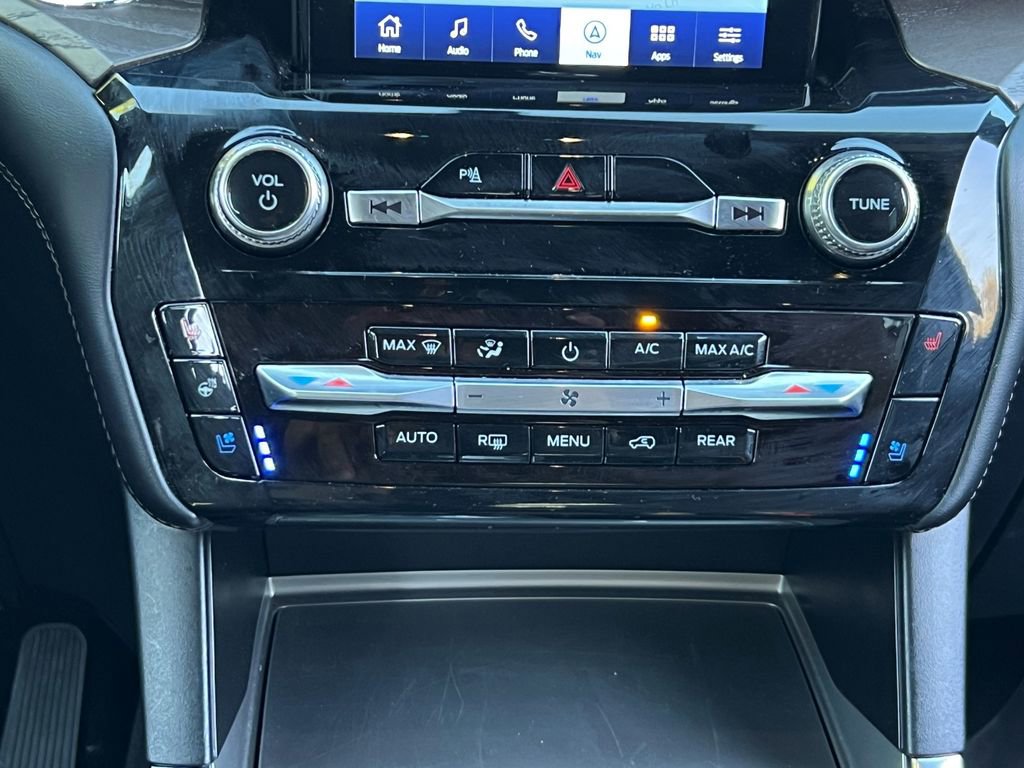 Used 2024 Ford Explorer Platinum w/ Technology Package AWD/4WD image 23