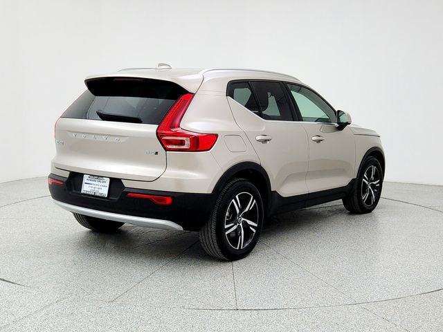 Certified 2023 Volvo XC40 B5 Plus image 5