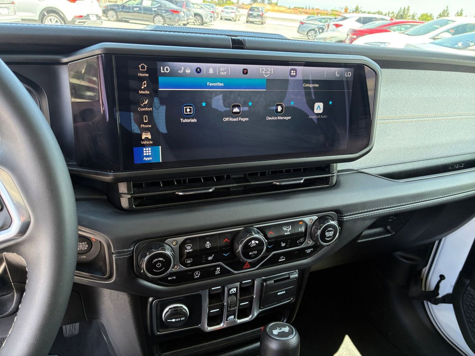 Used 2025 Jeep Wrangler Unlimited Sahara AWD/4WD image 17