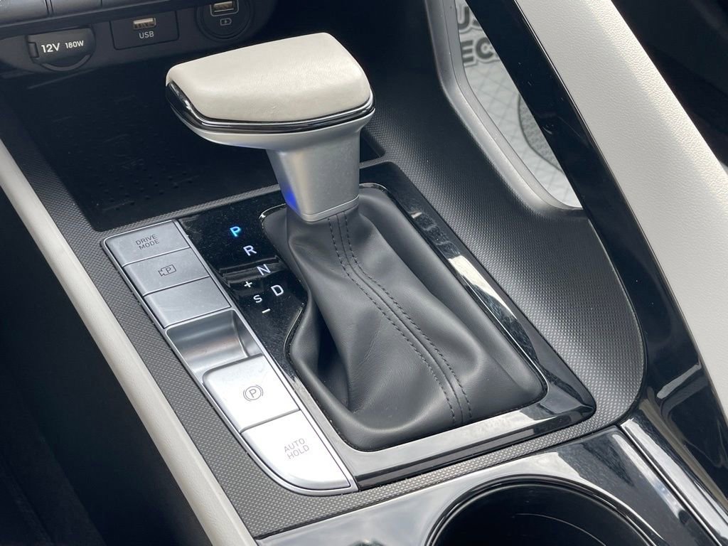 Used 2023 Hyundai Elantra Limited image 14