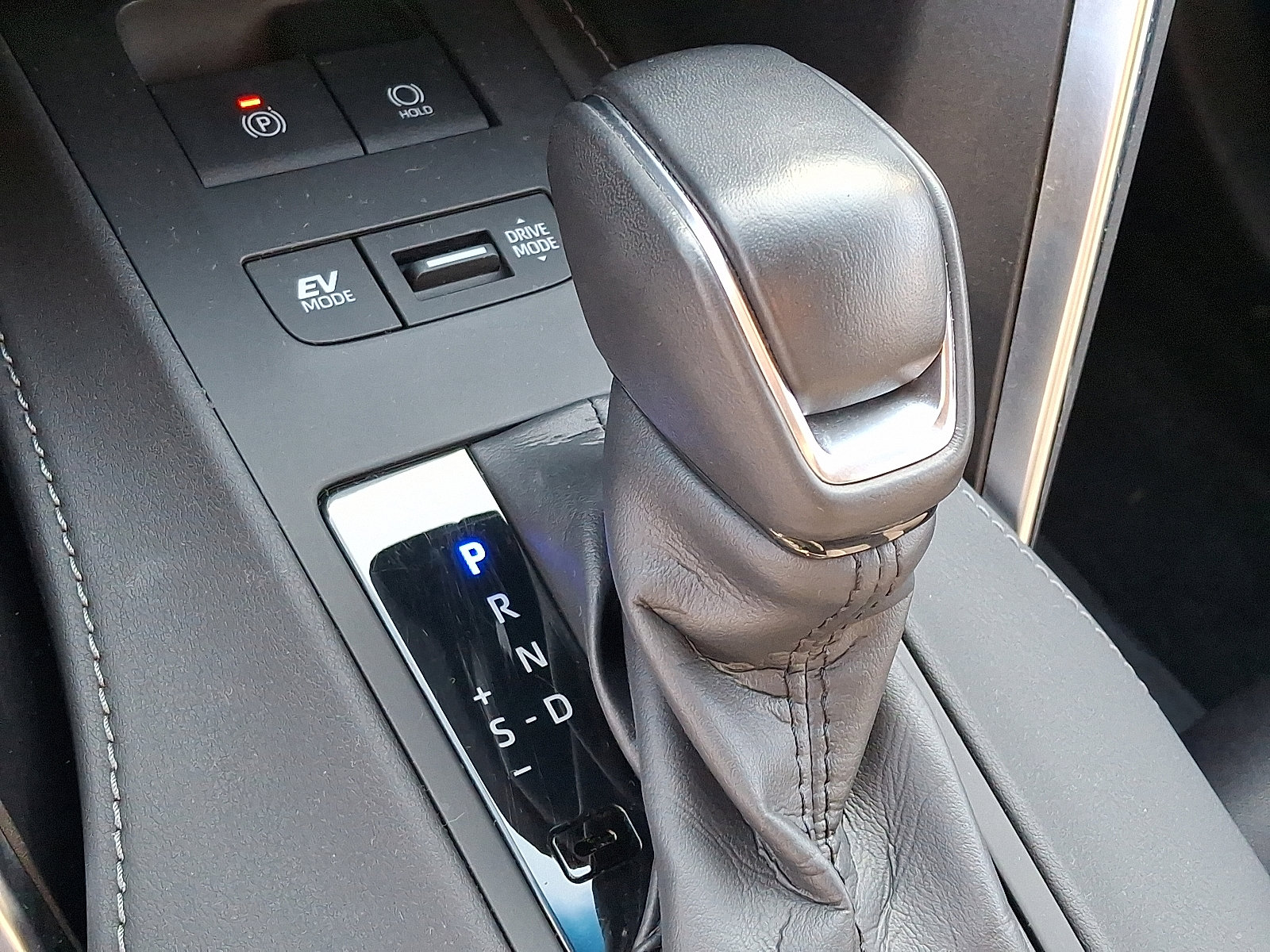 Certified 2023 Toyota Venza LE image 15