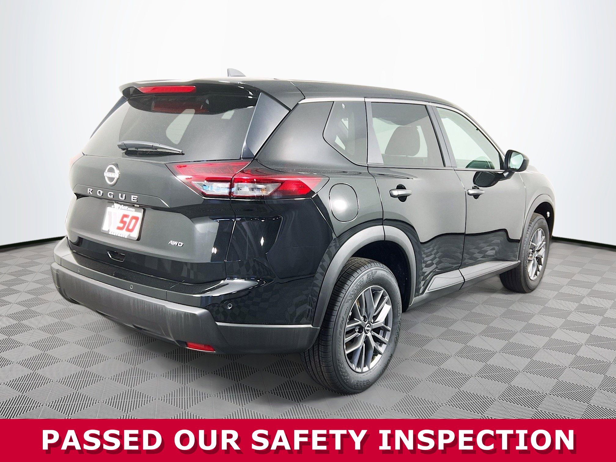 Used 2025 Nissan Rogue S image 28