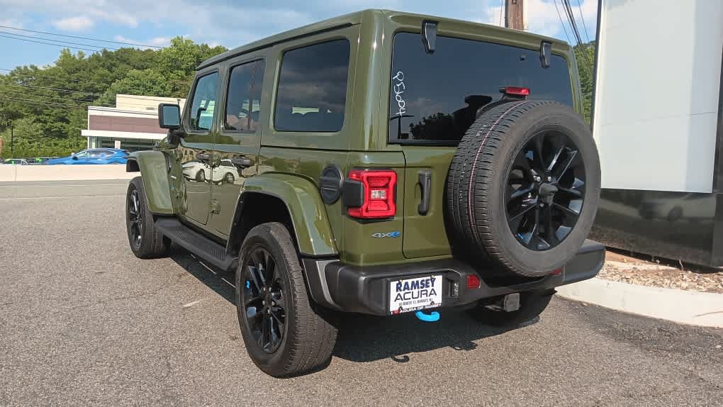 Used 2023 Jeep Wrangler Unlimited Sahara w/ Cold Weather Group AWD/4WD image 5
