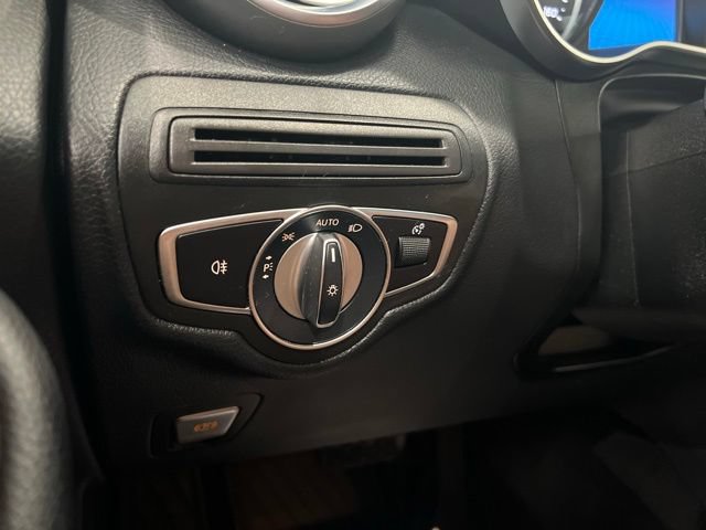 Used 2021 Mercedes-Benz GLC 300 4MATIC image 27