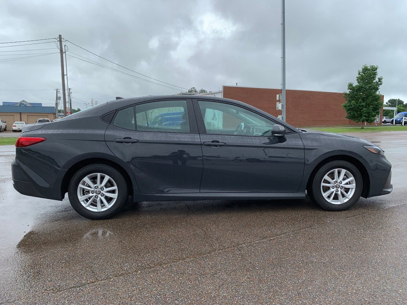 Used 2026 Toyota Camry LE FWD image 5