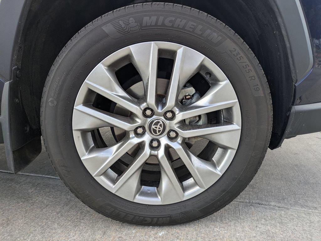 Used 2022 Toyota RAV4 XLE Premium AWD/4WD image 34