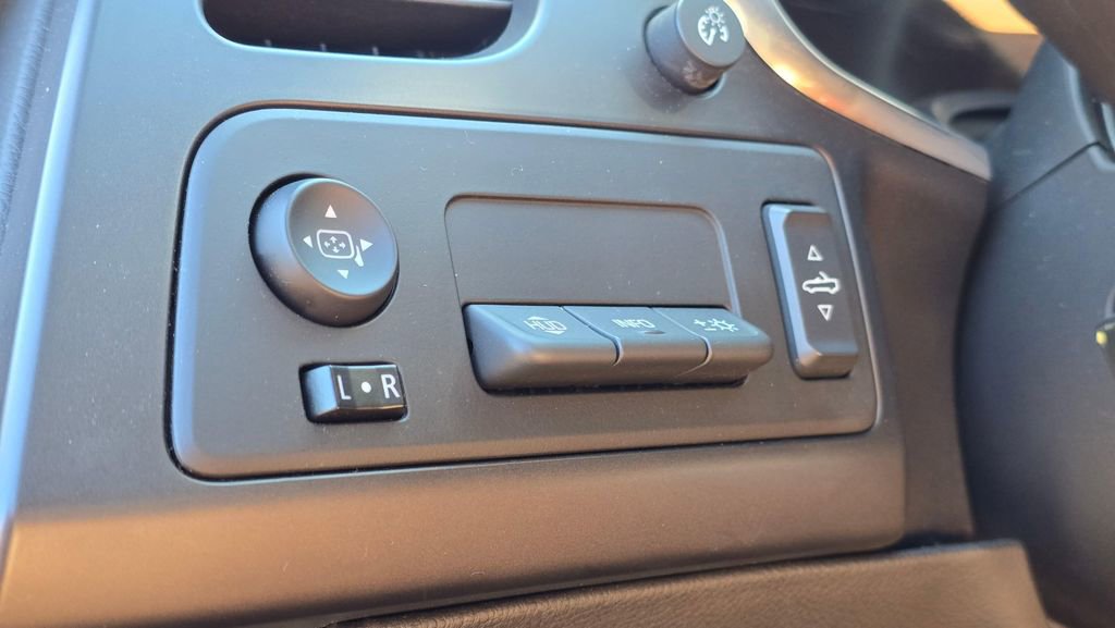 Used 2015 Chevrolet Corvette Stingray Convertible w/ 2LT Preferred Equipment Group image 25