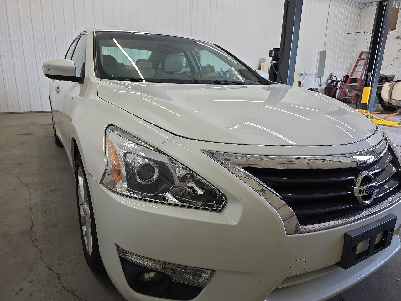 Used 2015 Nissan Altima 2.5 SL w/ Technology Package FWD image 19