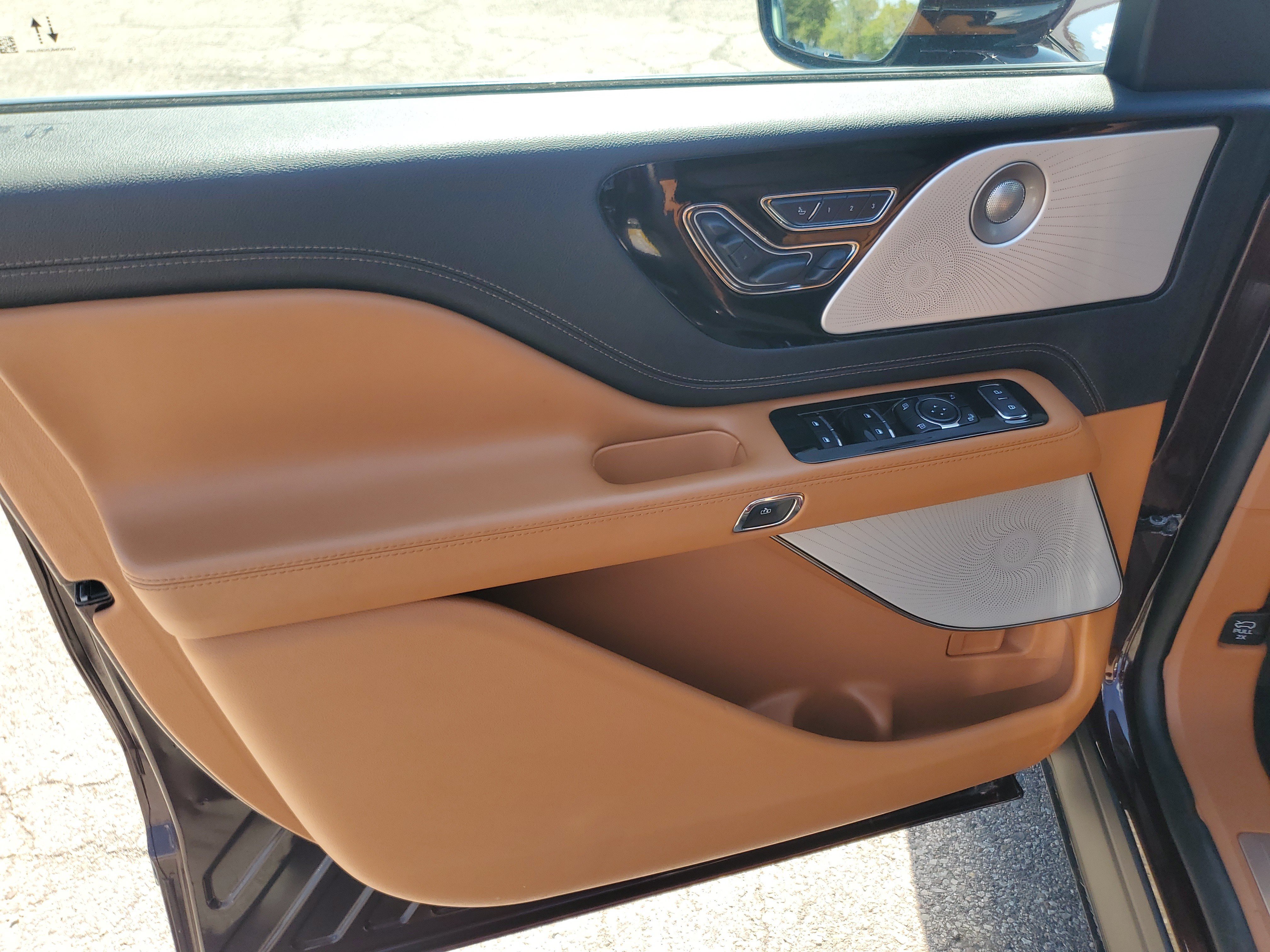 Certified 2023 Lincoln Aviator Black Label w/ Dynamic Handling Package AWD/4WD image 10