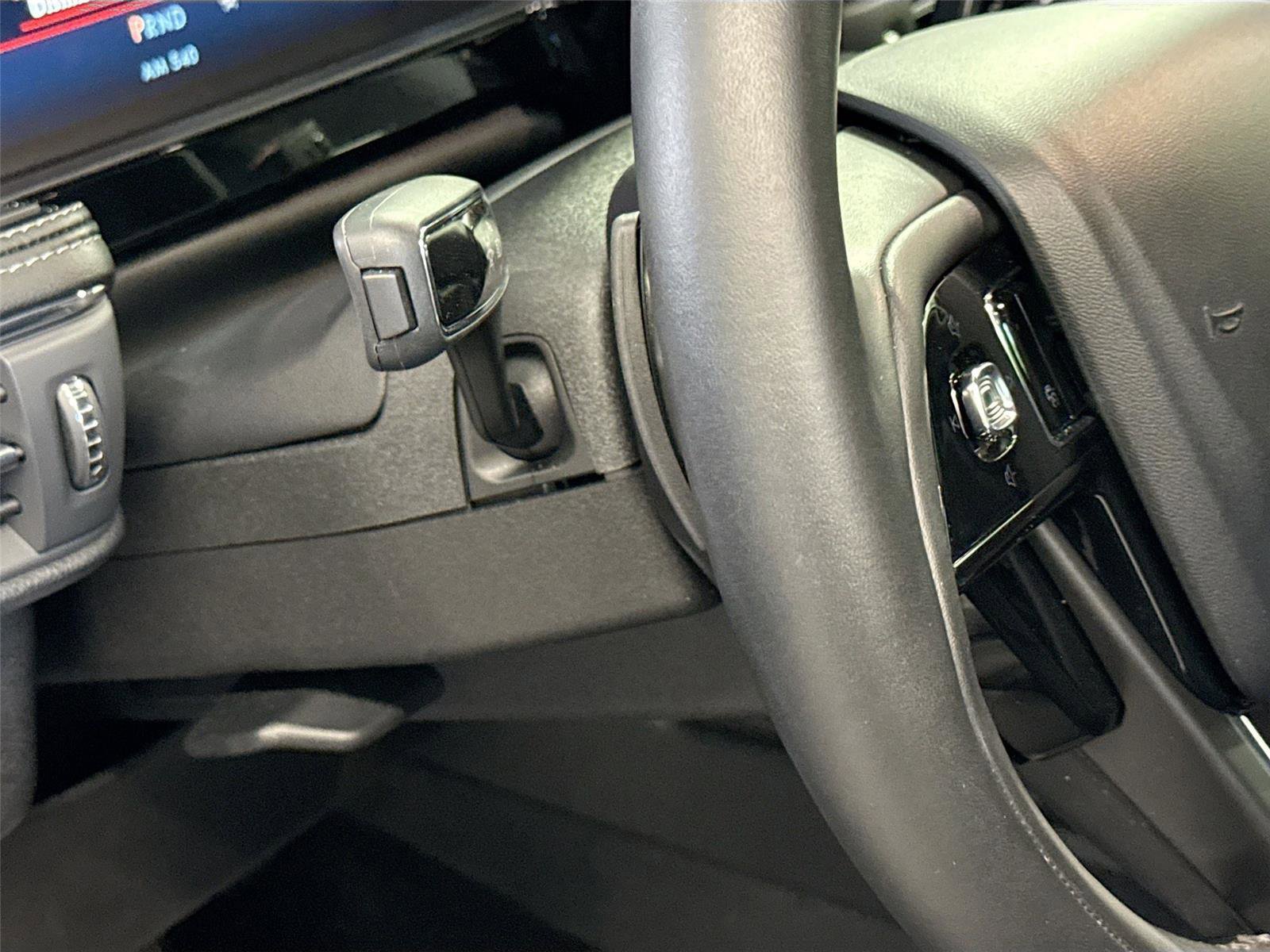 Used 2023 Lincoln Corsair AWD w/ Towing Package image 10