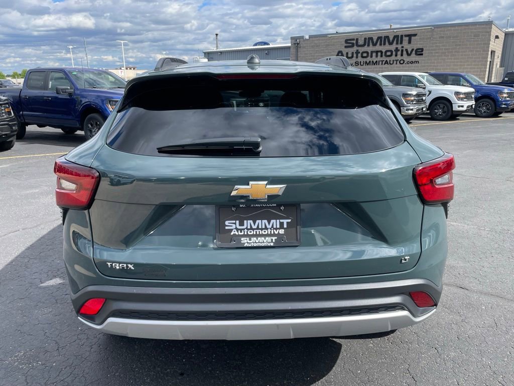 Used 2025 Chevrolet Trax LT FWD image 28