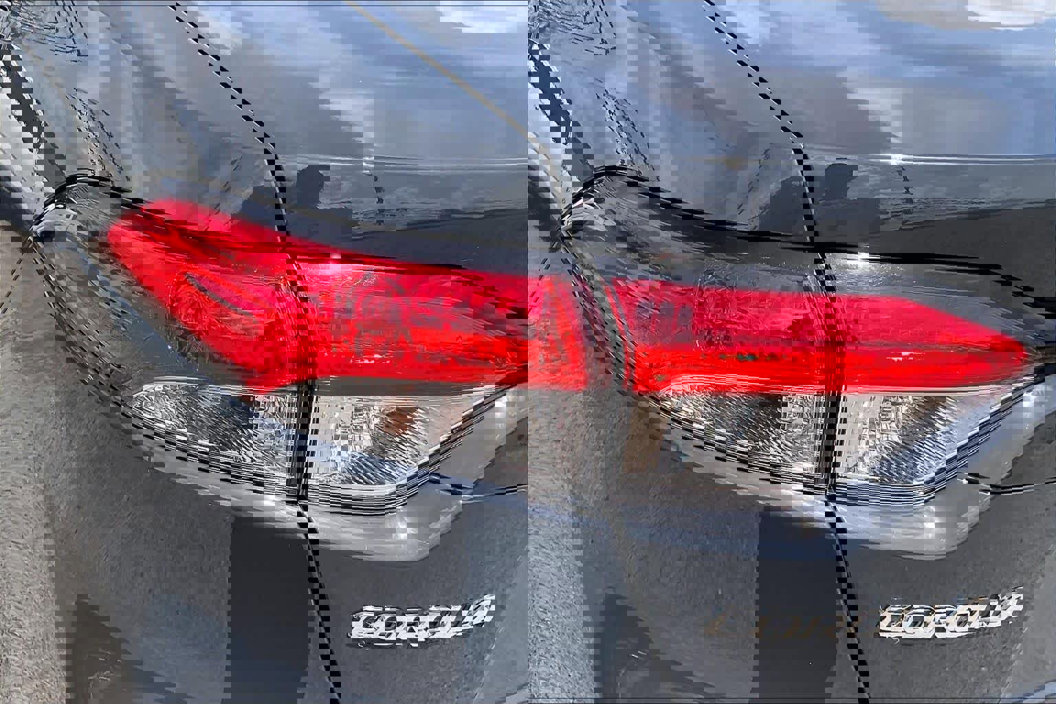 Used 2025 Toyota Corolla LE FWD image 28