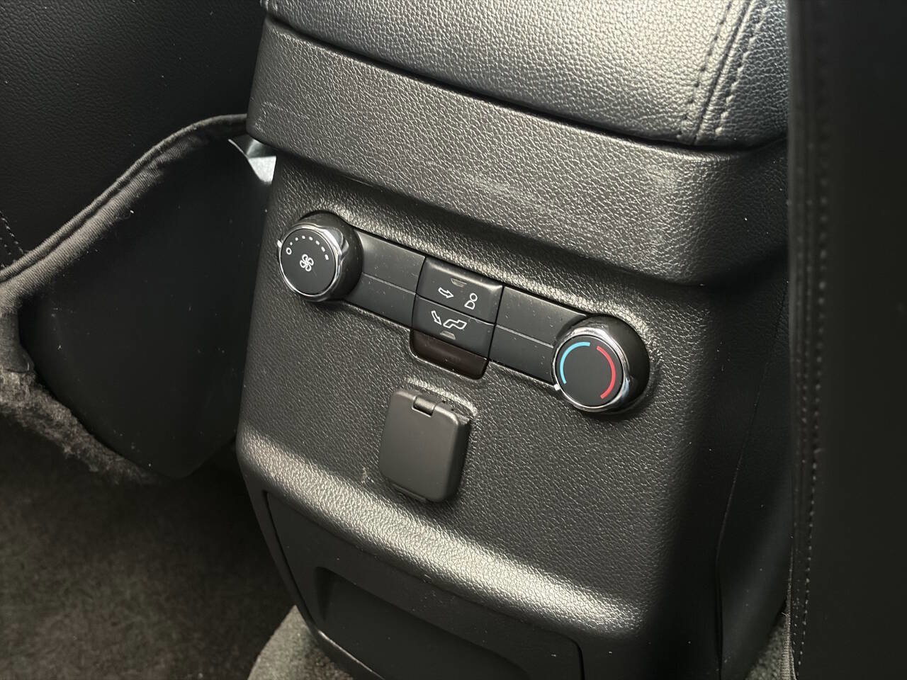 Used 2016 Ford Explorer XLT w/ Equipment Group 202A image 21