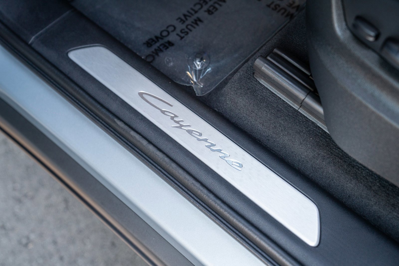 Certified 2025 Porsche Cayenne AWD/4WD image 11