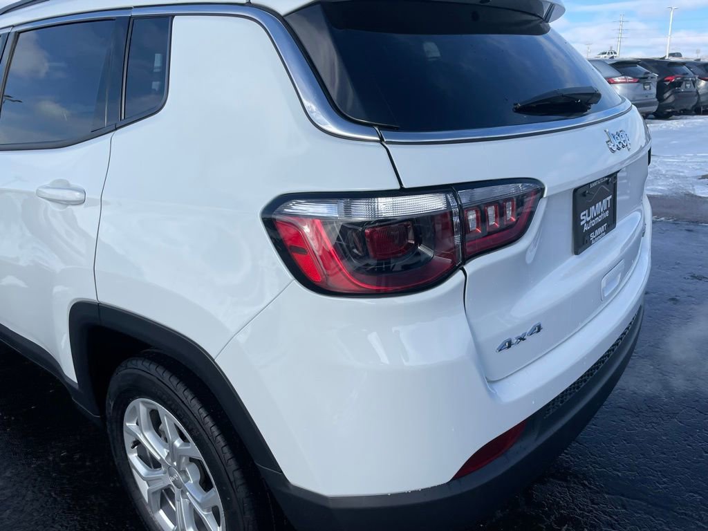 Used 2024 Jeep Compass Latitude AWD/4WD image 27