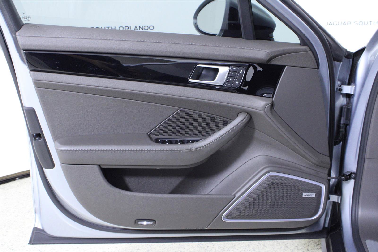 Used 2022 Porsche Panamera 4 AWD/4WD image 19