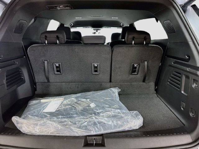New 2027 Chevrolet Traverse LT w/ LPO, Floor Liner Package FWD image 22