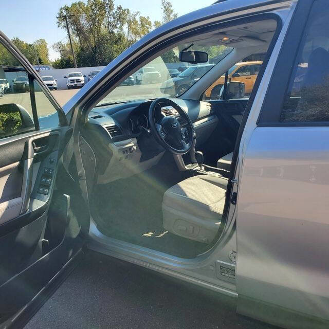 Used 2015 Subaru Forester 2.5i Premium w/ All-Weather Package image 11