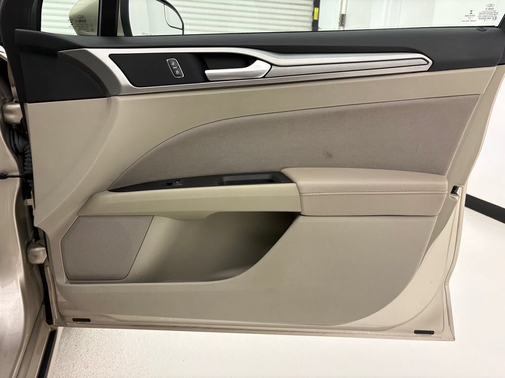 Used 2018 Ford Fusion SE FWD image 31