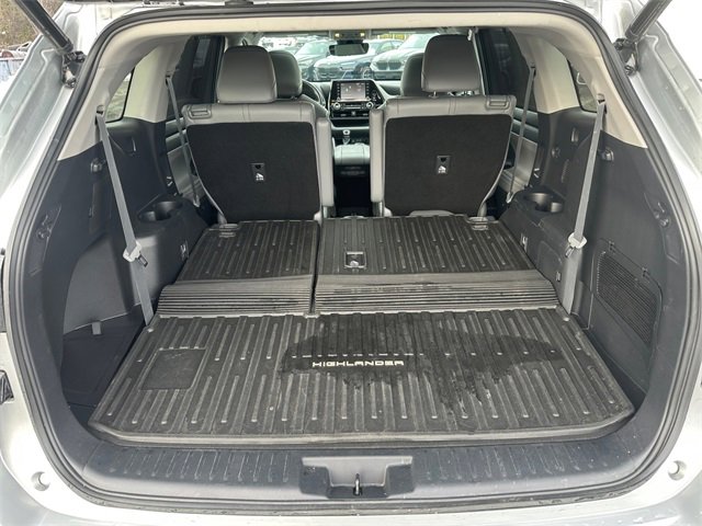 Used 2022 Toyota Highlander XLE image 35