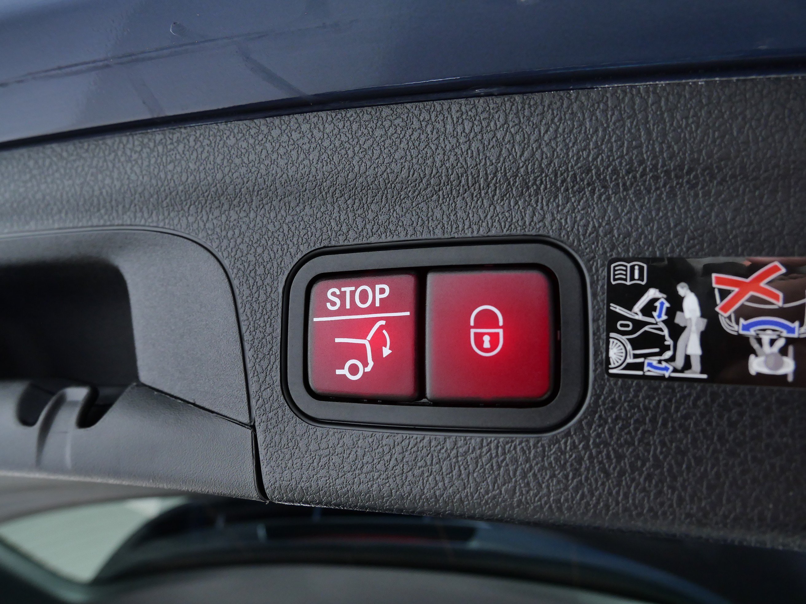 Certified 2025 Mercedes-Benz GLE 450e 4MATIC image 8
