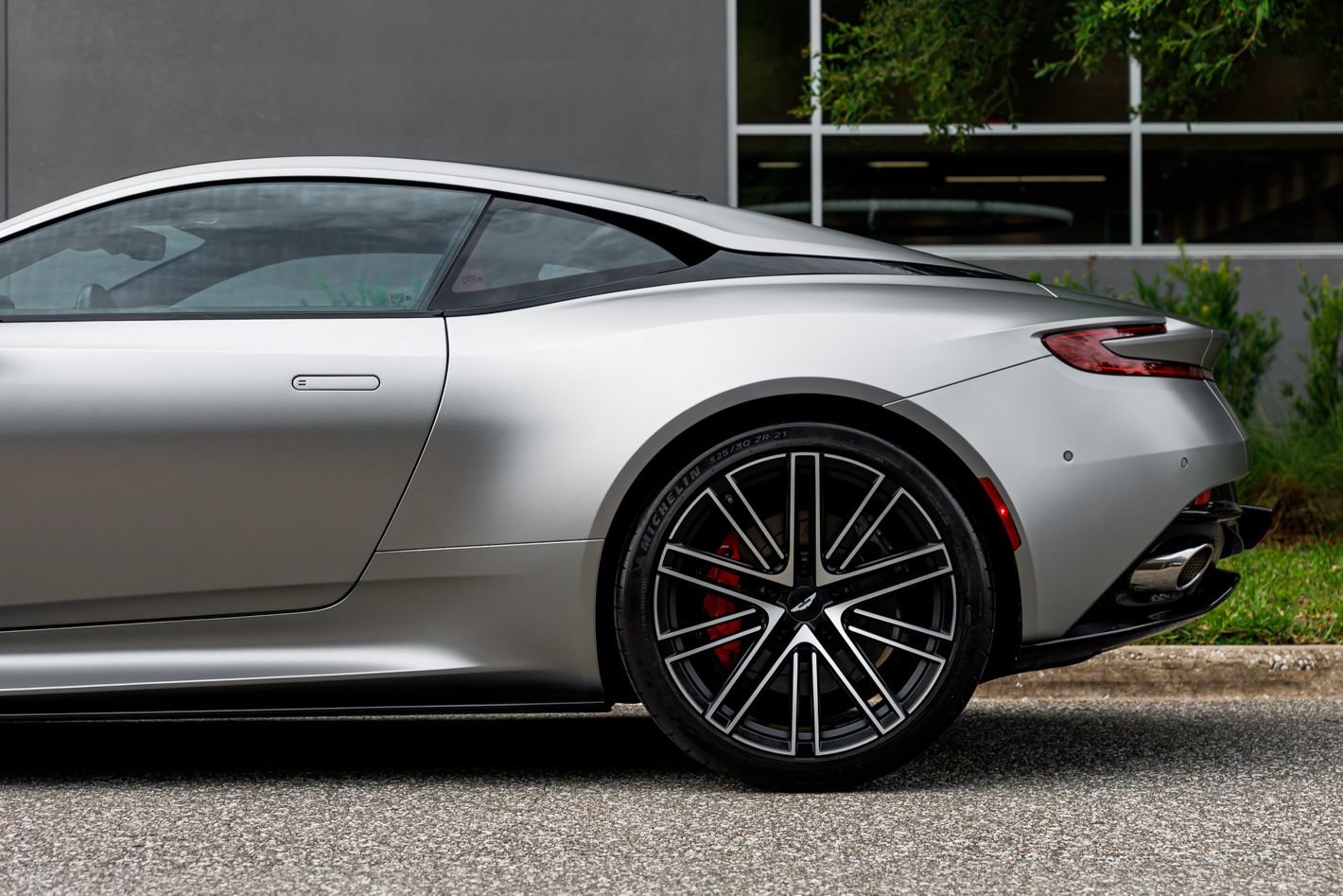 Used 2024 Aston Martin DB12 Coupe RWD image 28