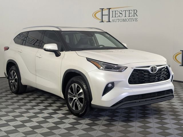 Used 2021 Toyota Highlander XLE image 2