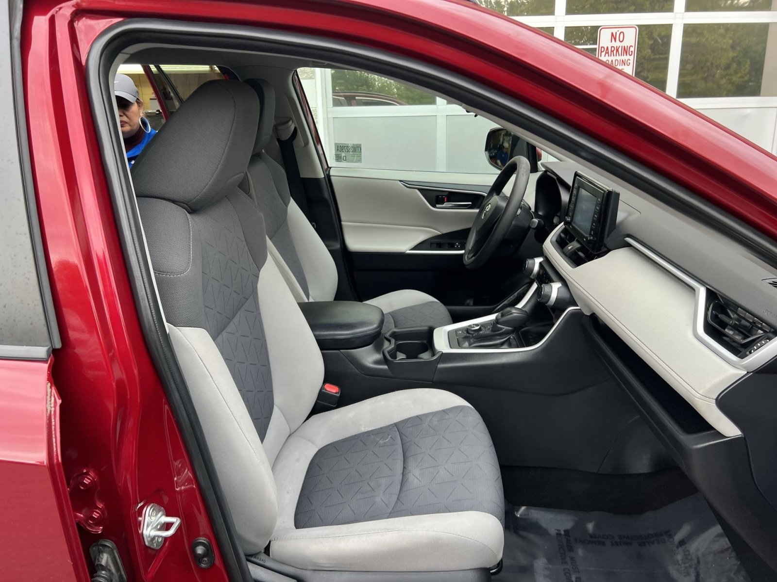 Used 2020 Toyota RAV4 XLE w/ Carpet Mat Package AWD/4WD image 25