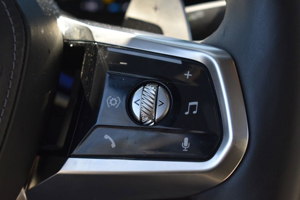 Used 2025 BMW 760i xDrive w/ Executive Package image 17