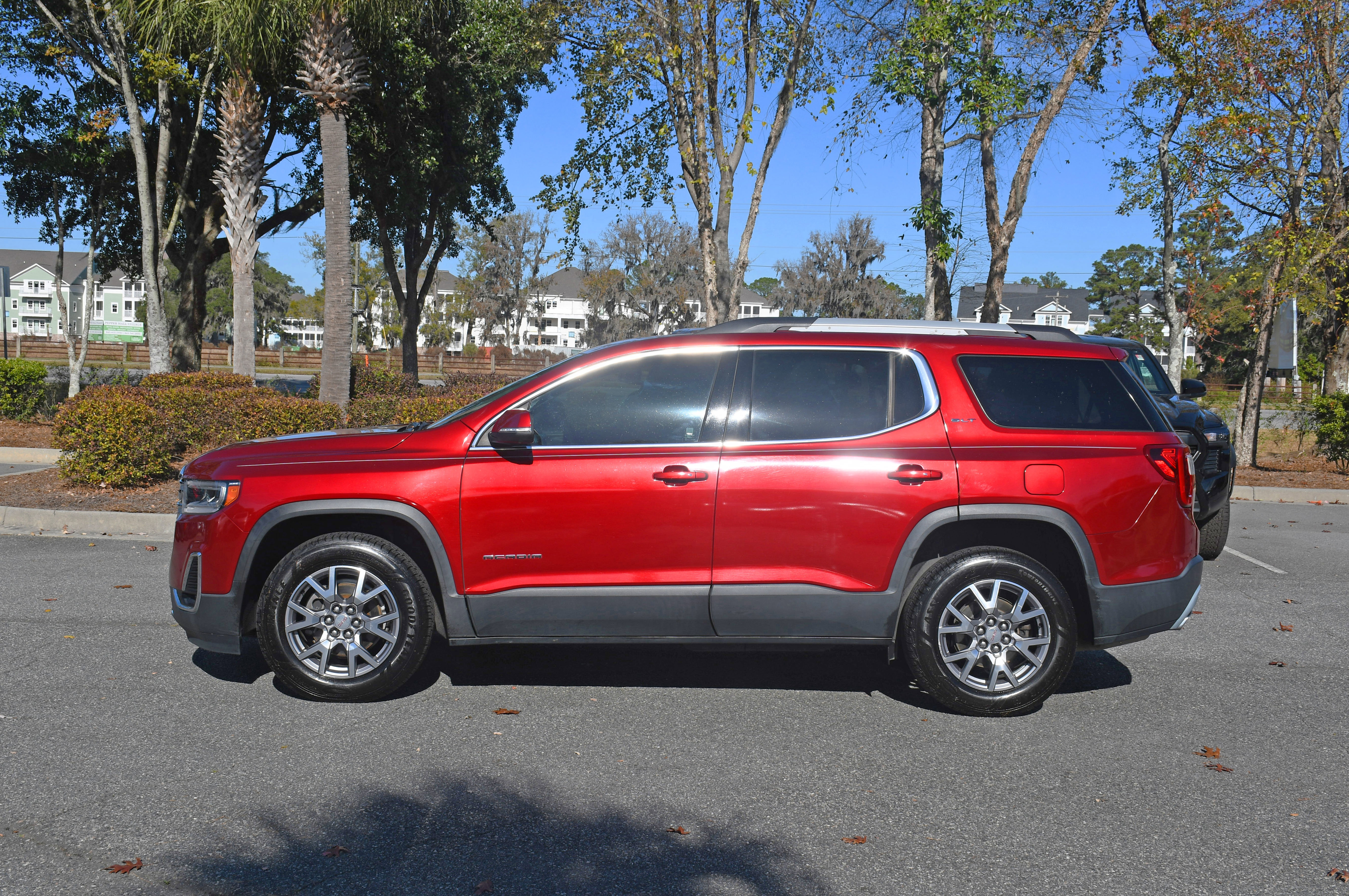 Used 2020 GMC Acadia SLT w/ Premium Package image 2
