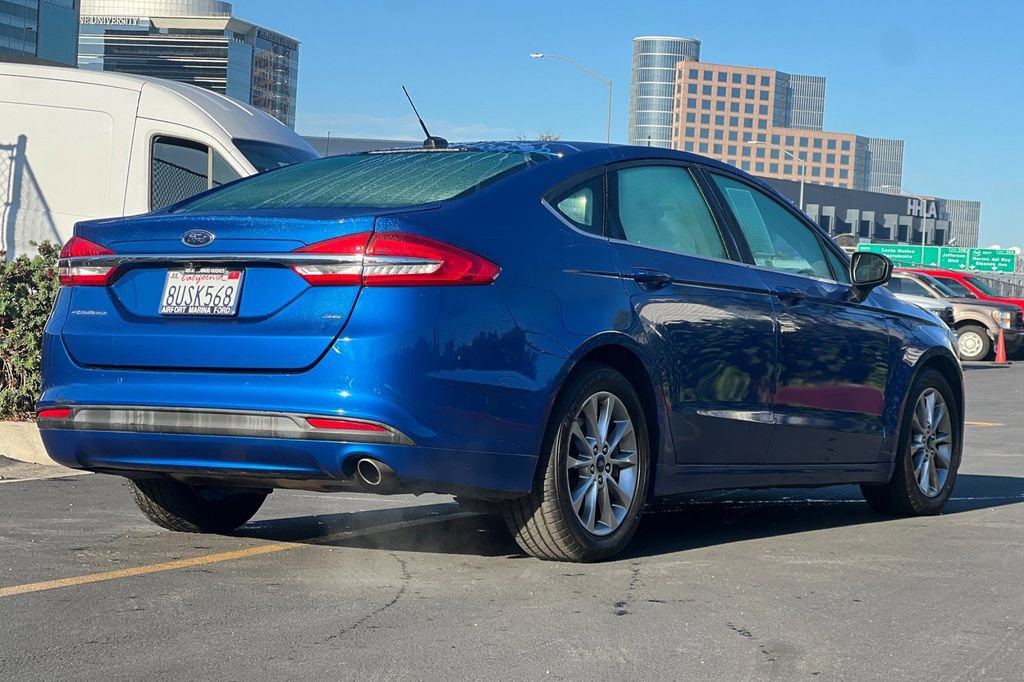 Used 2017 Ford Fusion SE w/ Fusion SE Technology Package image 5