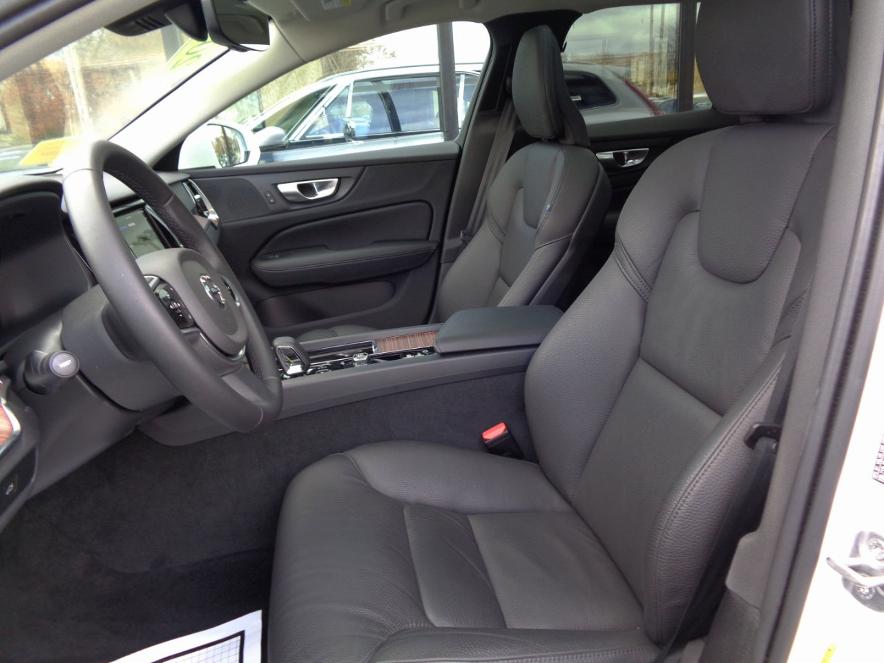 Used 2024 Volvo V60 B5 Cross Country Plus image 10