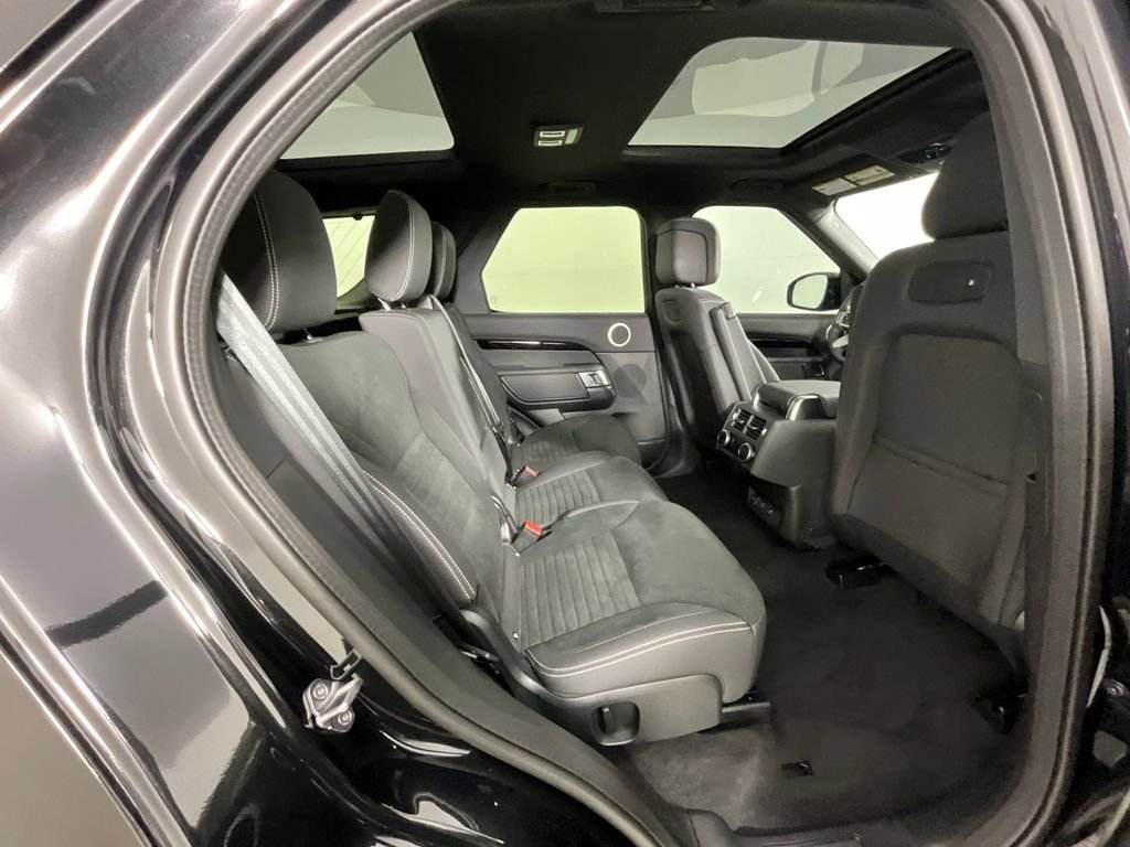 Certified 2025 Land Rover Discovery S image 24