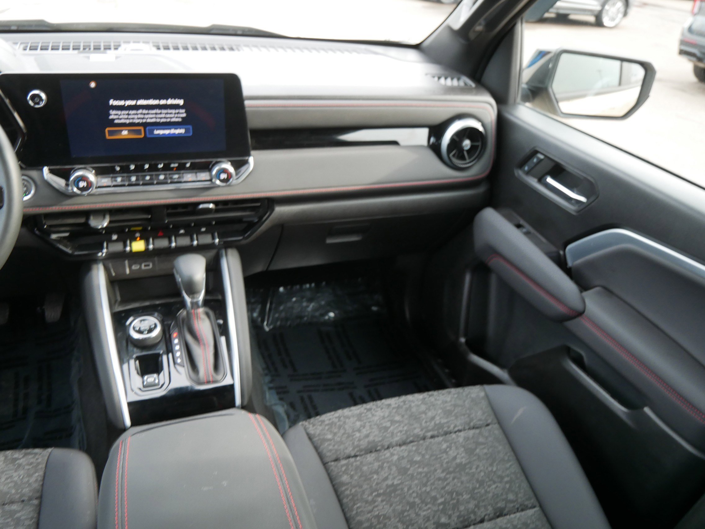 Used 2024 Chevrolet Colorado Z71 w/ Z71 Convenience Package 2 image 11