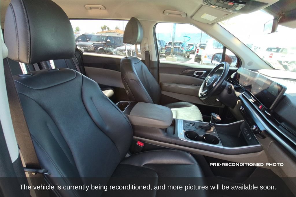 Used 2025 Kia Carnival FWD image 15