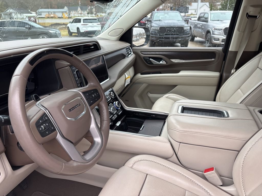 Used 2023 GMC Yukon Denali w/ Denali Reserve Package image 12