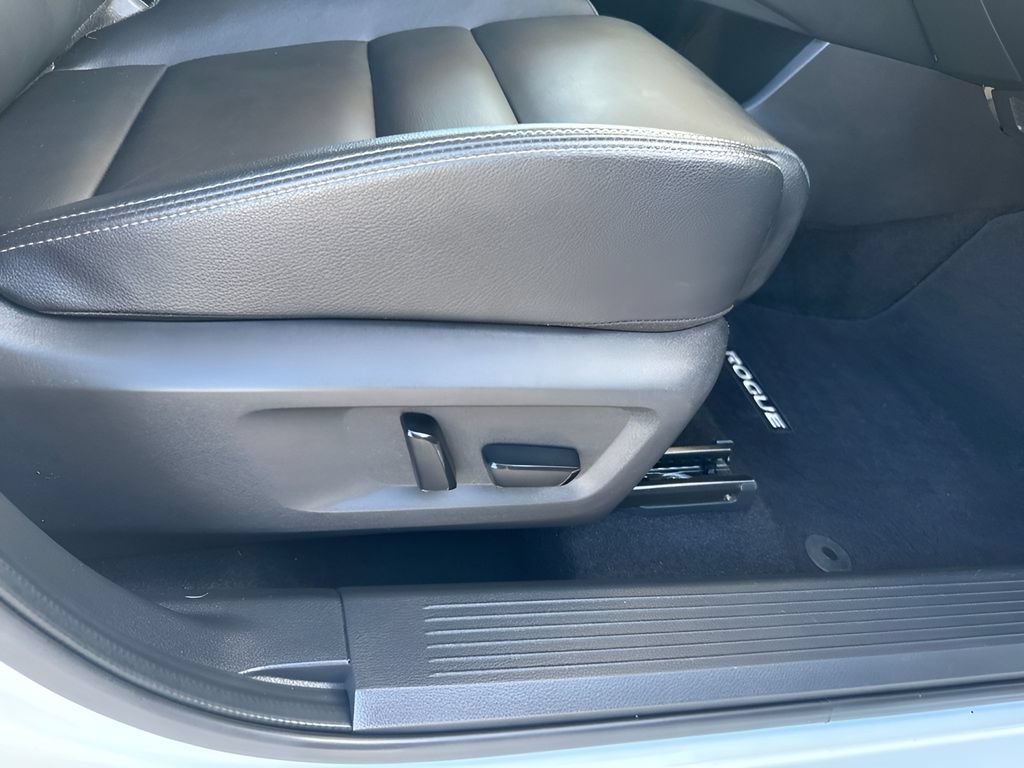 Used 2023 Nissan Rogue SL AWD/4WD image 17