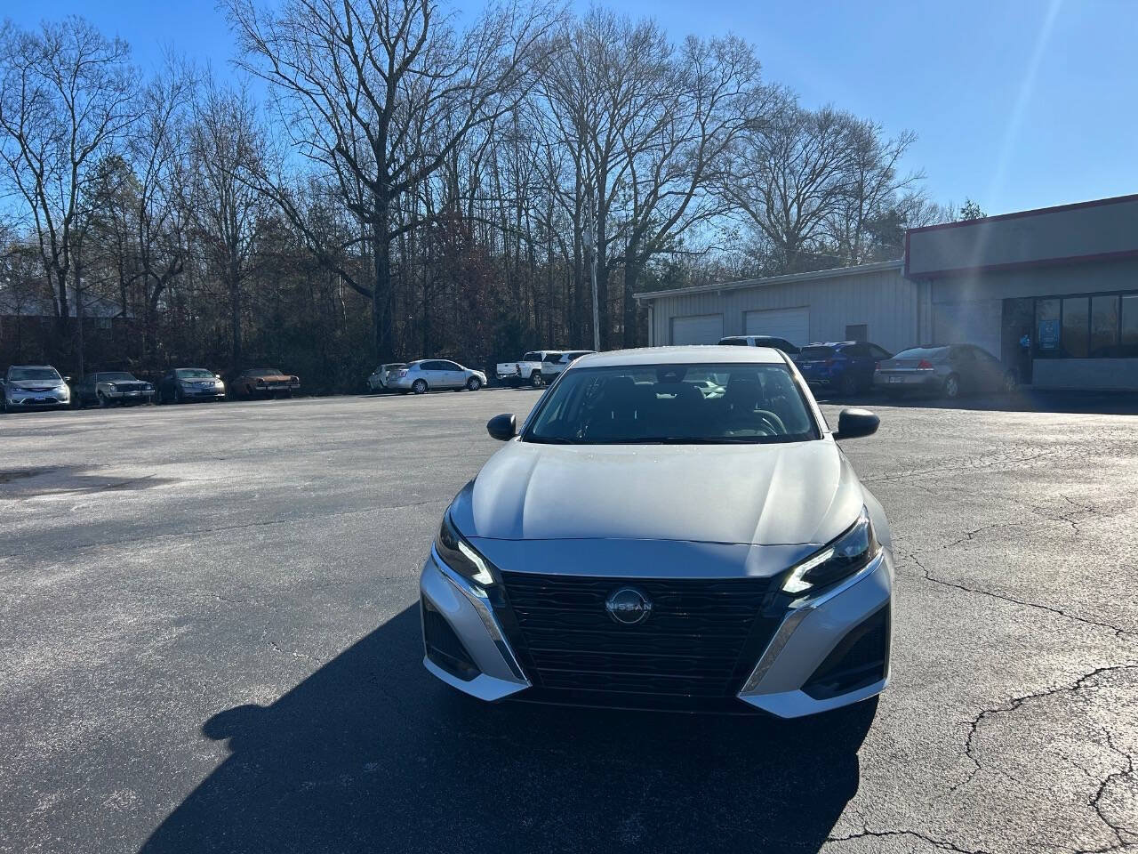 Used 2024 Nissan Altima 2.5 SV FWD image 3