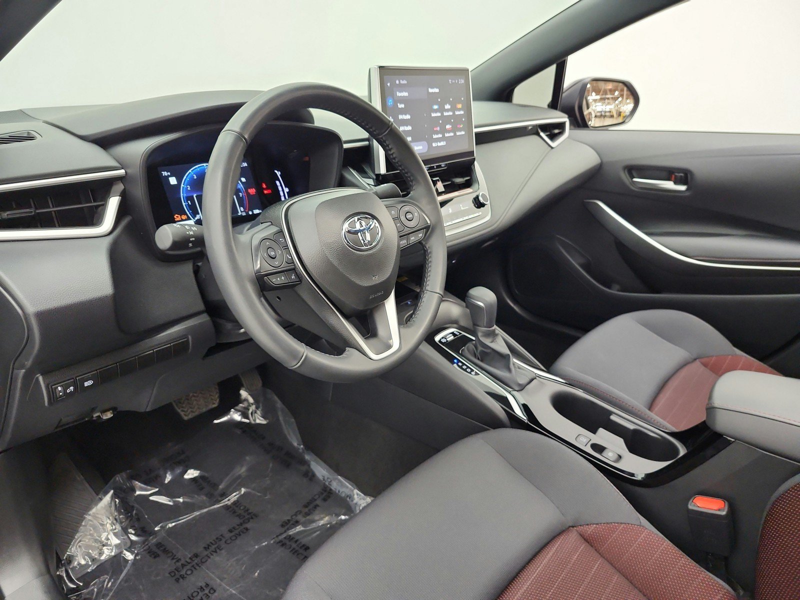 Used 2025 Toyota Corolla SE w/ SE Premium Package FWD image 12