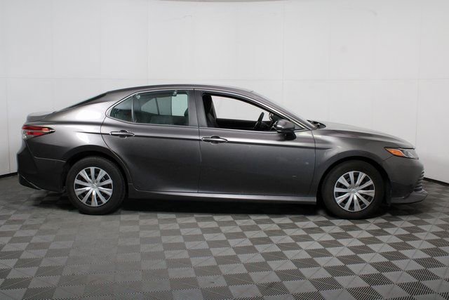Used 2018 Toyota Camry L image 8